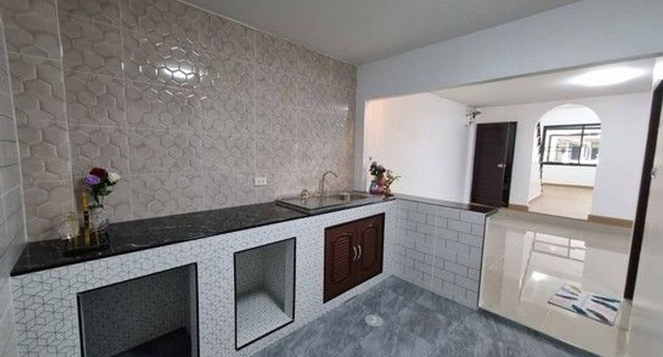 For sale 2 bedrooms townhouse in Saphan Sung, Bangkok