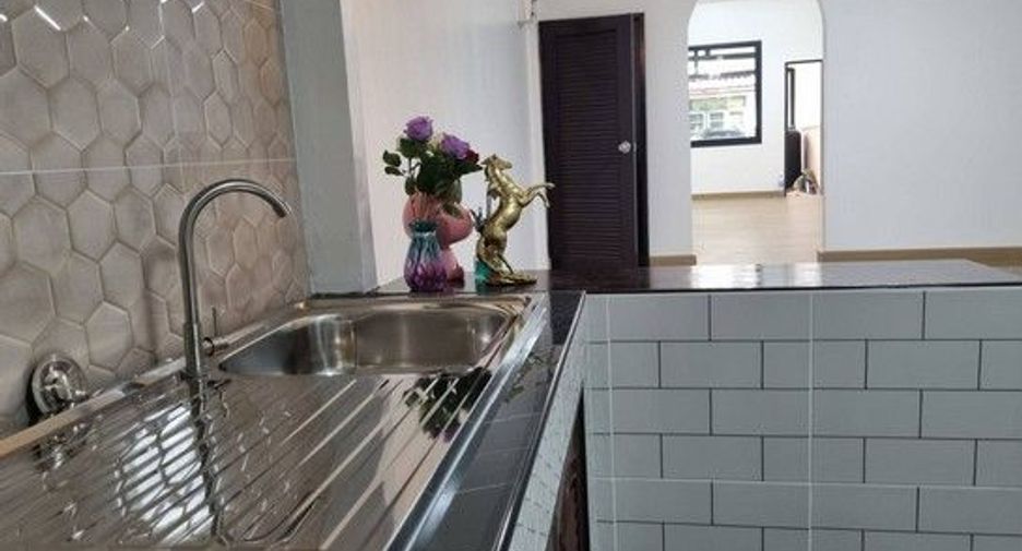 For sale 2 bedrooms townhouse in Saphan Sung, Bangkok