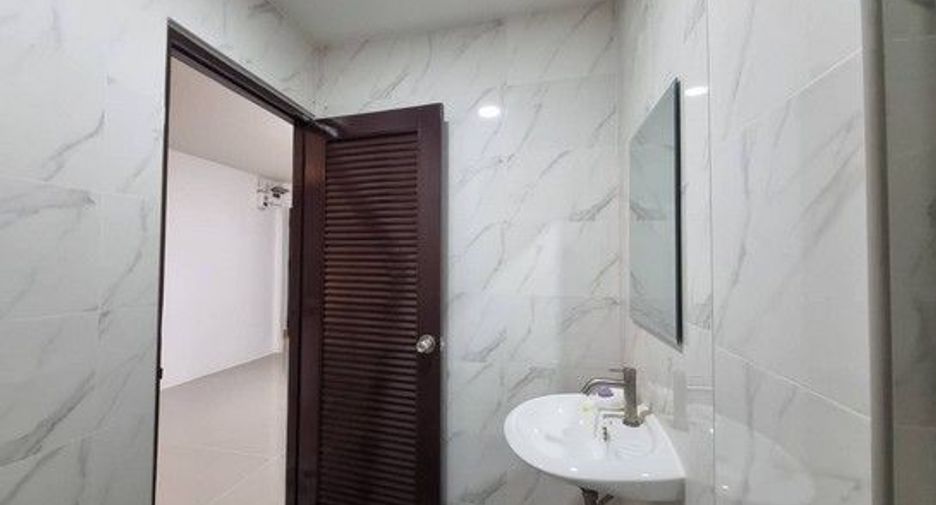 For sale 2 bedrooms townhouse in Saphan Sung, Bangkok