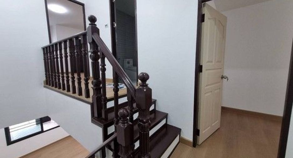For sale 2 bedrooms townhouse in Saphan Sung, Bangkok