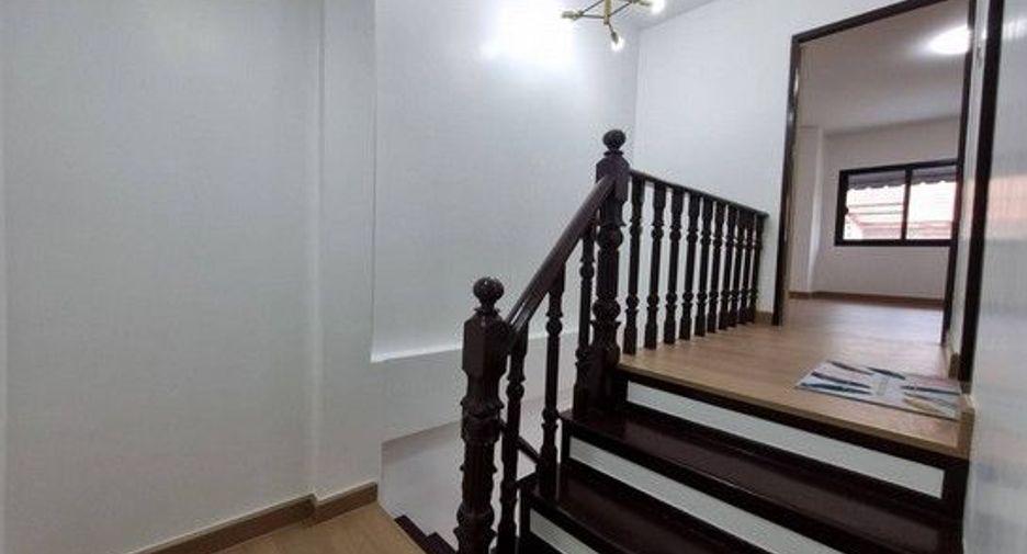 For sale 2 bedrooms townhouse in Saphan Sung, Bangkok