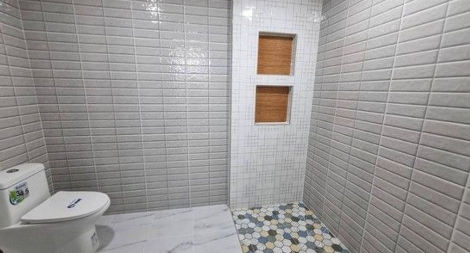 For sale 2 bedrooms townhouse in Saphan Sung, Bangkok