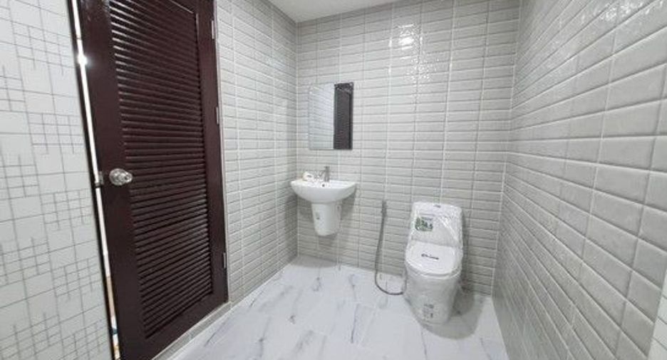 For sale 2 bedrooms townhouse in Saphan Sung, Bangkok