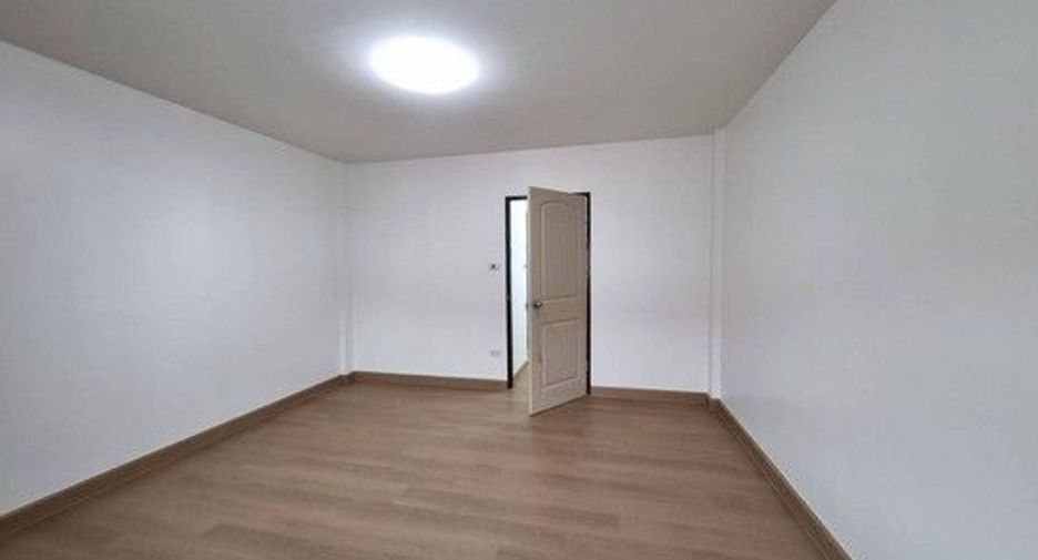 For sale 2 bedrooms townhouse in Saphan Sung, Bangkok