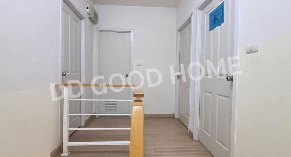 For sale 3 bedrooms townhouse in Thung Khru, Bangkok