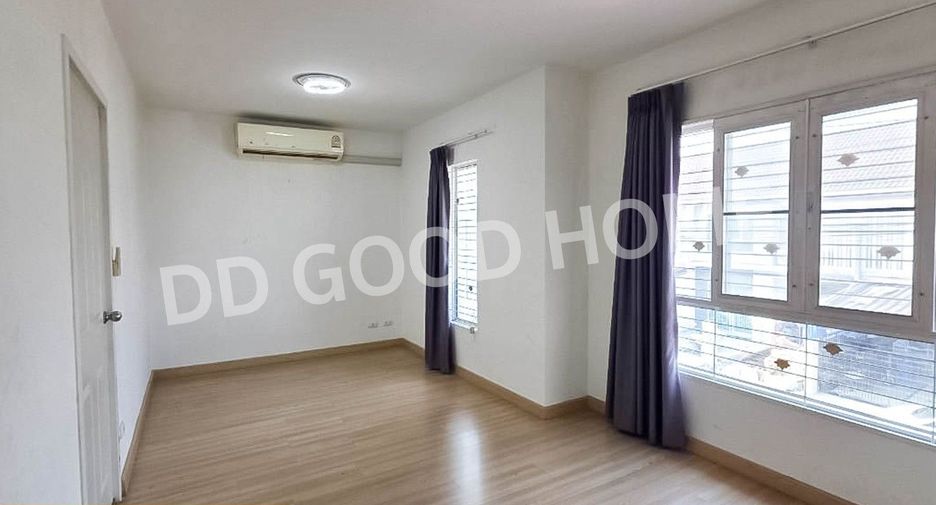 For sale 3 bedrooms townhouse in Thung Khru, Bangkok