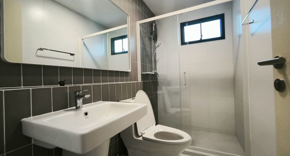 For rent 2 bedrooms townhouse in Bang Phli, Samut Prakan
