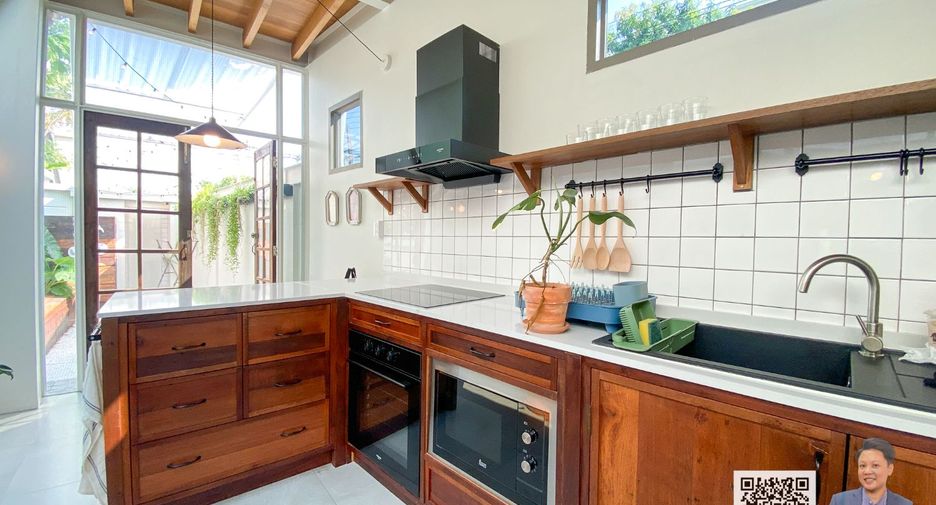 For sale 1 bed townhouse in Phaya Thai, Bangkok