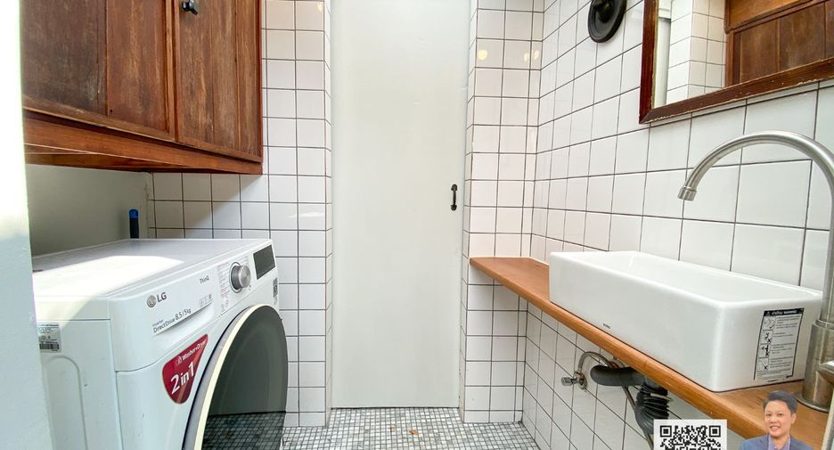 For sale 1 bed townhouse in Phaya Thai, Bangkok