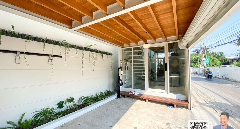 For sale 1 bed townhouse in Phaya Thai, Bangkok