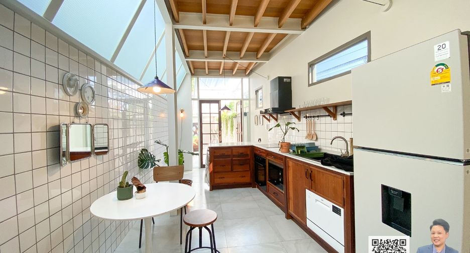 For sale 1 bed townhouse in Phaya Thai, Bangkok