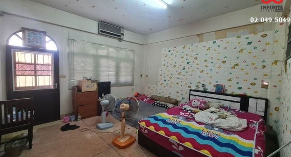 For sale 4 bed apartment in Phasi Charoen, Bangkok