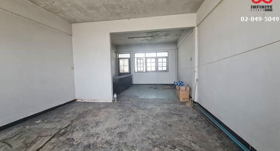 For sale 4 bed apartment in Phasi Charoen, Bangkok