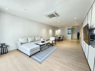 À louer 3 chambres appartement avec services à Khlong Toei, Bangkok