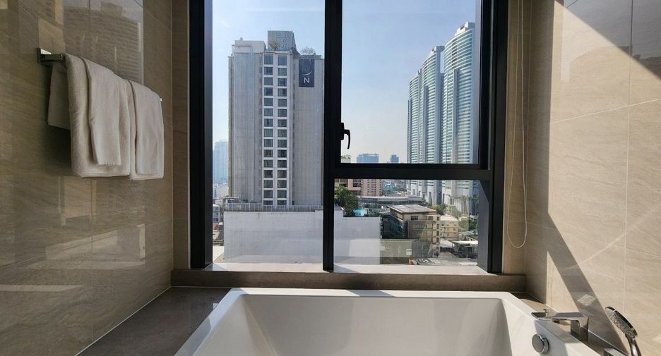 For rent 3 ベッドルーム serviced apartment in Khlong Toei, Bangkok