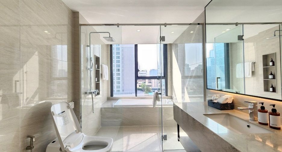 For rent 3 ベッドルーム serviced apartment in Khlong Toei, Bangkok