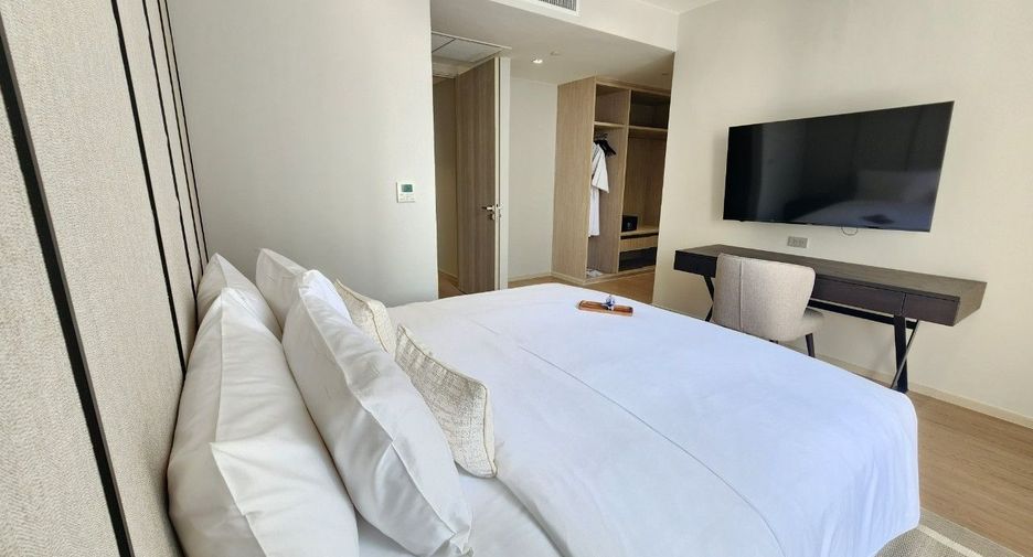For rent 3 ベッドルーム serviced apartment in Khlong Toei, Bangkok