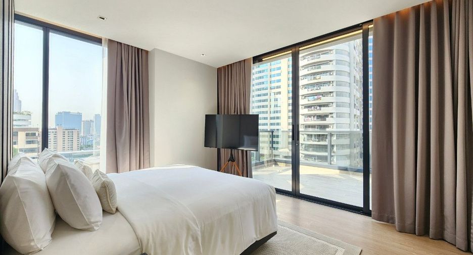 For rent 3 ベッドルーム serviced apartment in Khlong Toei, Bangkok