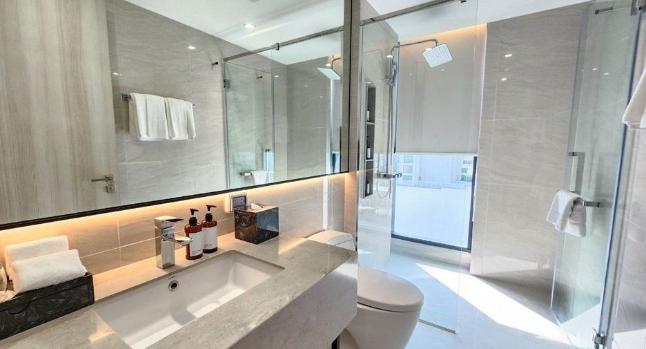 For rent 3 ベッドルーム serviced apartment in Khlong Toei, Bangkok