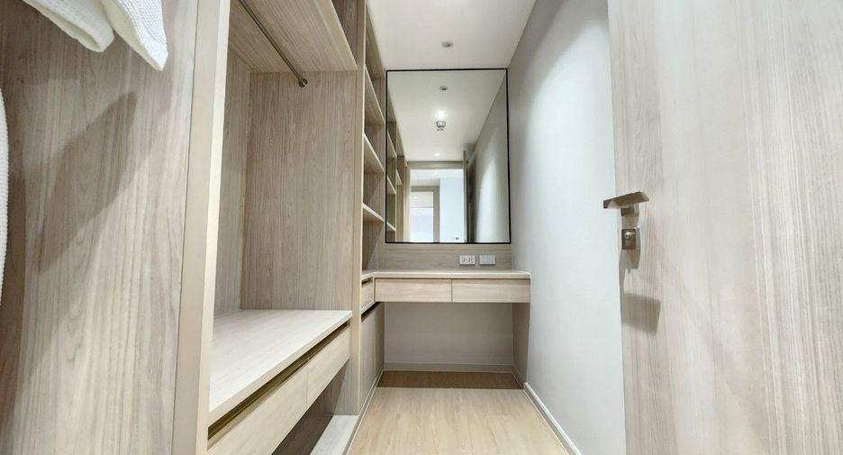 For rent 3 ベッドルーム serviced apartment in Khlong Toei, Bangkok