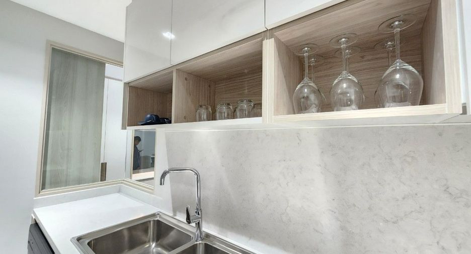 For rent 3 ベッドルーム serviced apartment in Khlong Toei, Bangkok