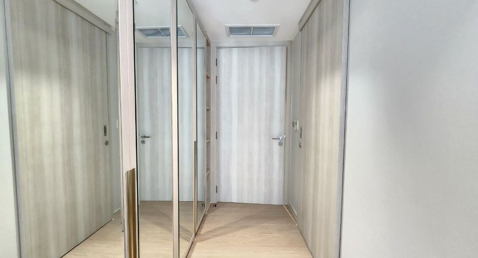 For rent 3 ベッドルーム serviced apartment in Khlong Toei, Bangkok