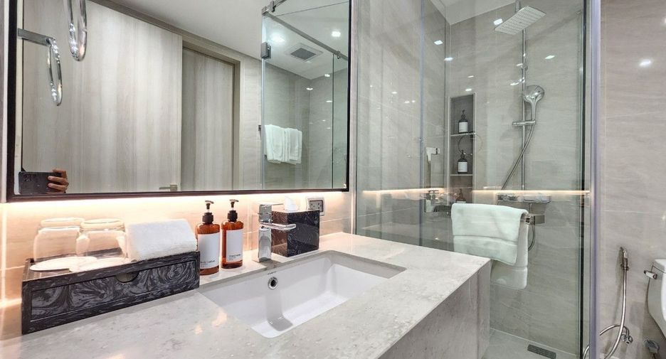 For rent 3 ベッドルーム serviced apartment in Khlong Toei, Bangkok