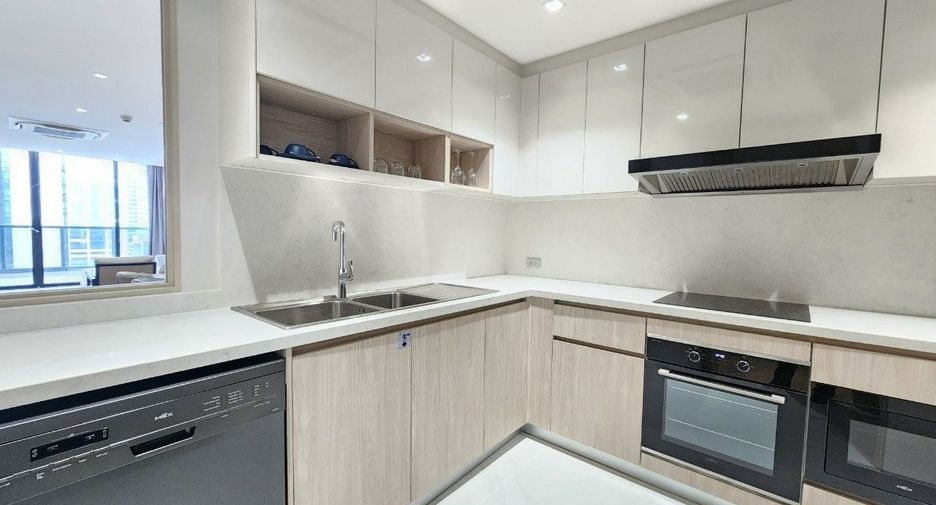 For rent 3 ベッドルーム serviced apartment in Khlong Toei, Bangkok