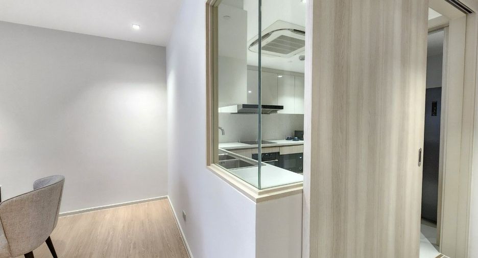 For rent 3 ベッドルーム serviced apartment in Khlong Toei, Bangkok