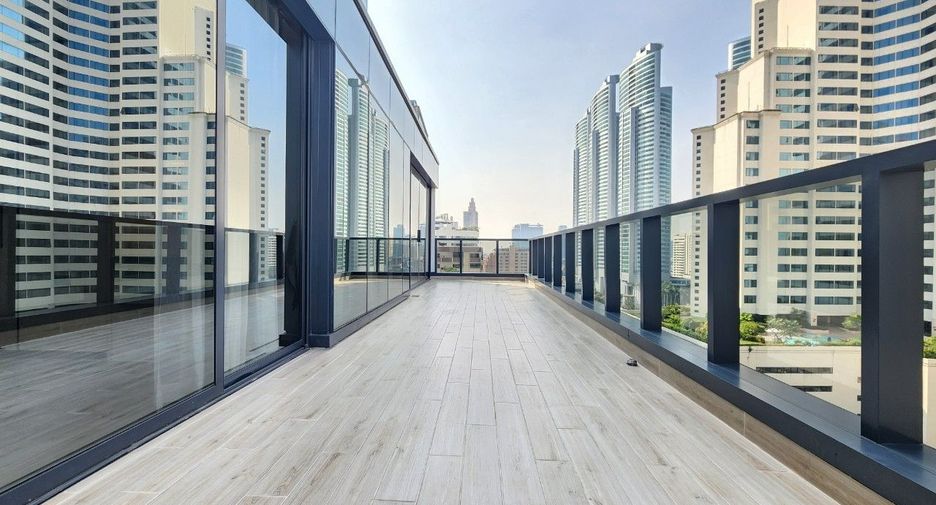 For rent 3 ベッドルーム serviced apartment in Khlong Toei, Bangkok