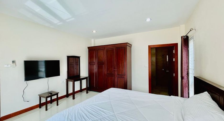 For rent 4 bedrooms villa in Bang Lamung, Chonburi