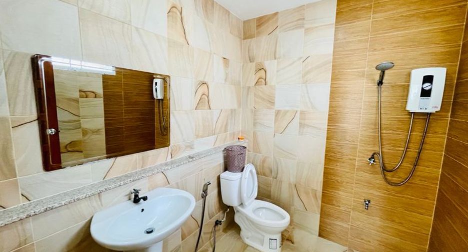 For rent 4 bedrooms villa in Bang Lamung, Chonburi