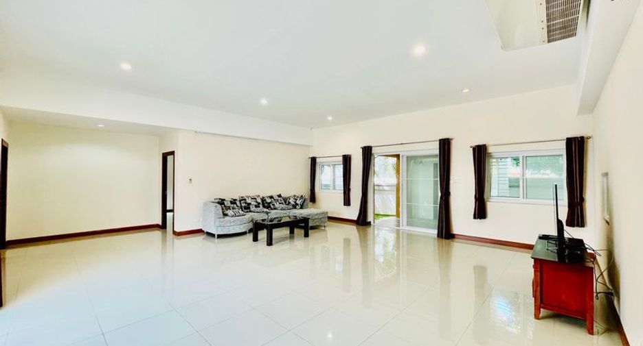 For rent 4 bedrooms villa in Bang Lamung, Chonburi