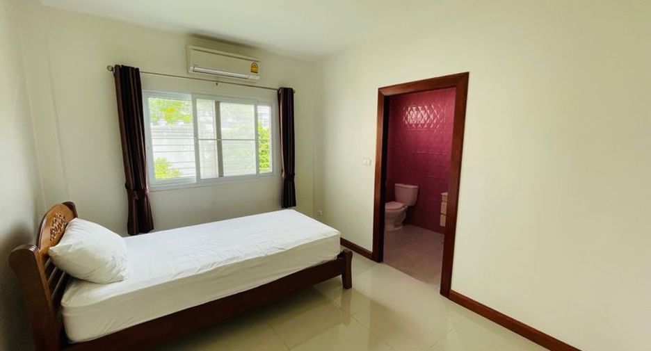 For rent 4 bedrooms villa in Bang Lamung, Chonburi