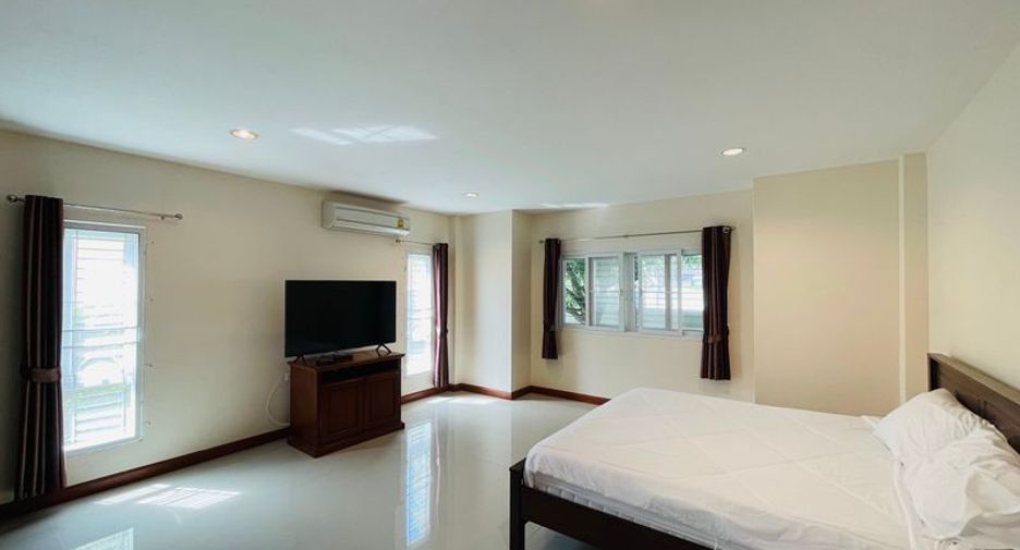For rent 4 bedrooms villa in Bang Lamung, Chonburi