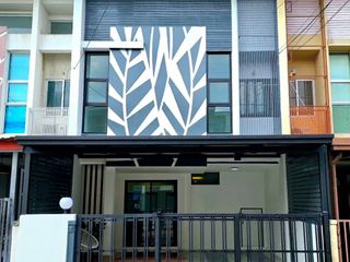 For sale 4 bed townhouse in Khlong Sam Wa, Bangkok