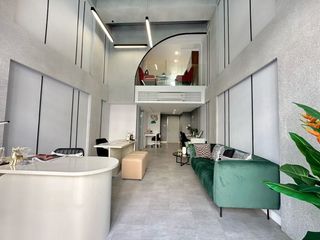 For sale 3 bed retail Space in Pom Prap Sattru Phai, Bangkok