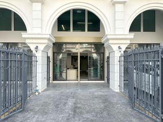 For sale 3 bed retail Space in Pom Prap Sattru Phai, Bangkok