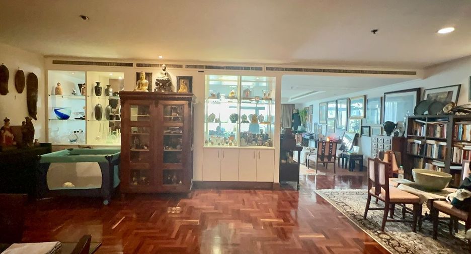For sale 3 bed condo in Watthana, Bangkok