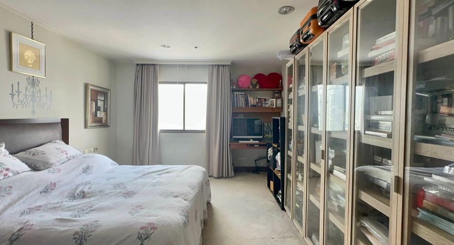 For sale 3 bed condo in Watthana, Bangkok