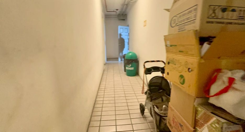 For sale 3 bed condo in Watthana, Bangkok