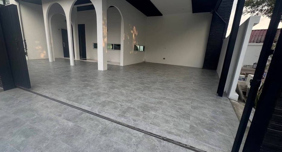 For sale 4 ベッドルーム villa in Bang Lamung, Chonburi