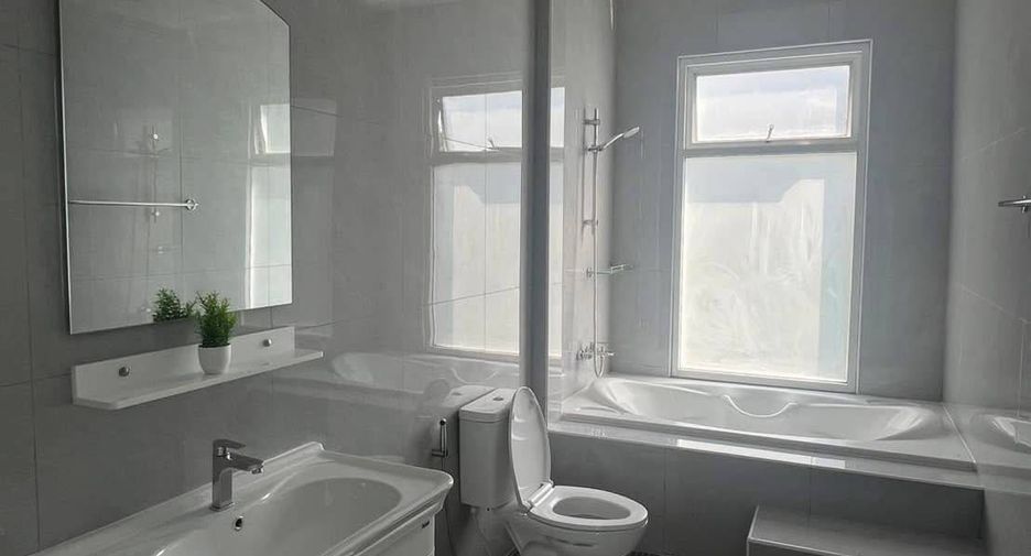 For sale 4 ベッドルーム villa in Bang Lamung, Chonburi