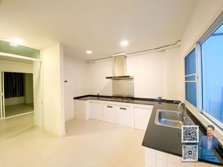 For sale 4 bed office in Watthana, Bangkok