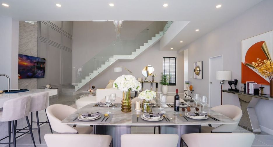 For sale 4 ベッドルーム villa in Bang Lamung, Chonburi