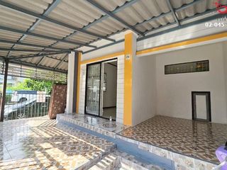 For sale 3 Beds townhouse in Lam Luk Ka, Pathum Thani