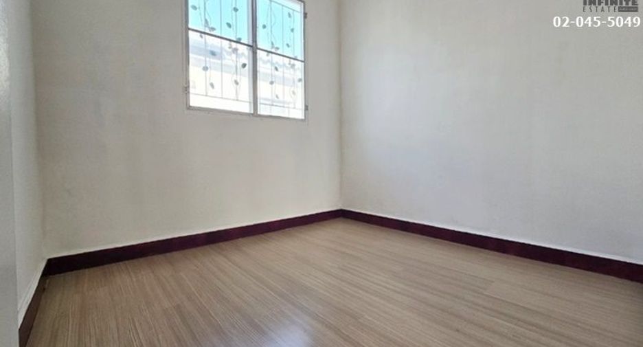 For sale 3 Beds townhouse in Lam Luk Ka, Pathum Thani