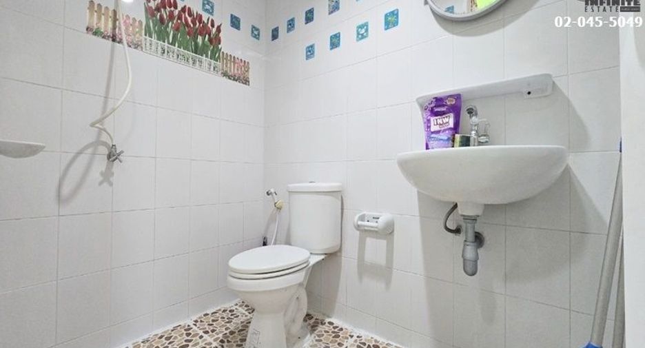 For sale 3 Beds townhouse in Lam Luk Ka, Pathum Thani