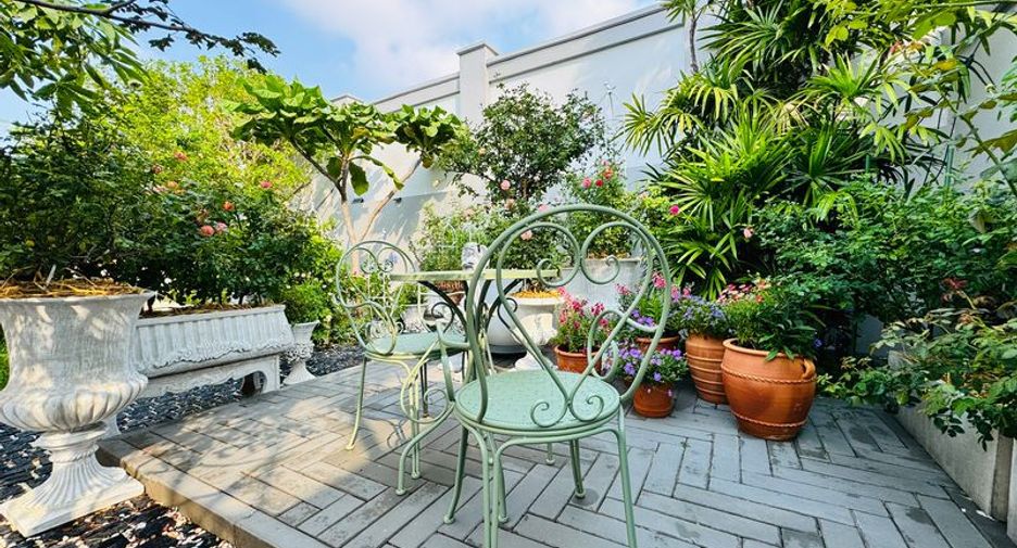 For rent 3 bedrooms villa in Bang Lamung, Chonburi