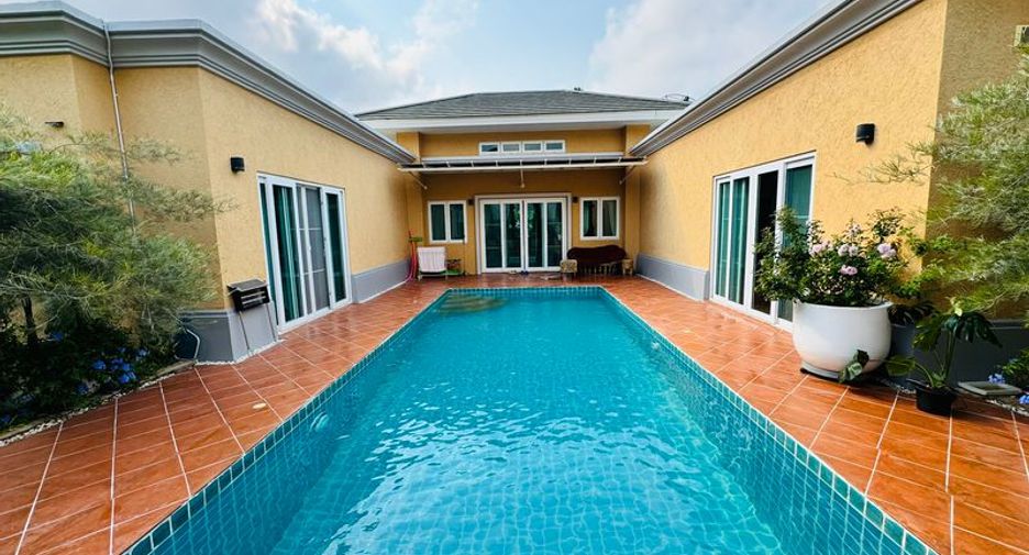 For rent 3 bedrooms villa in Bang Lamung, Chonburi